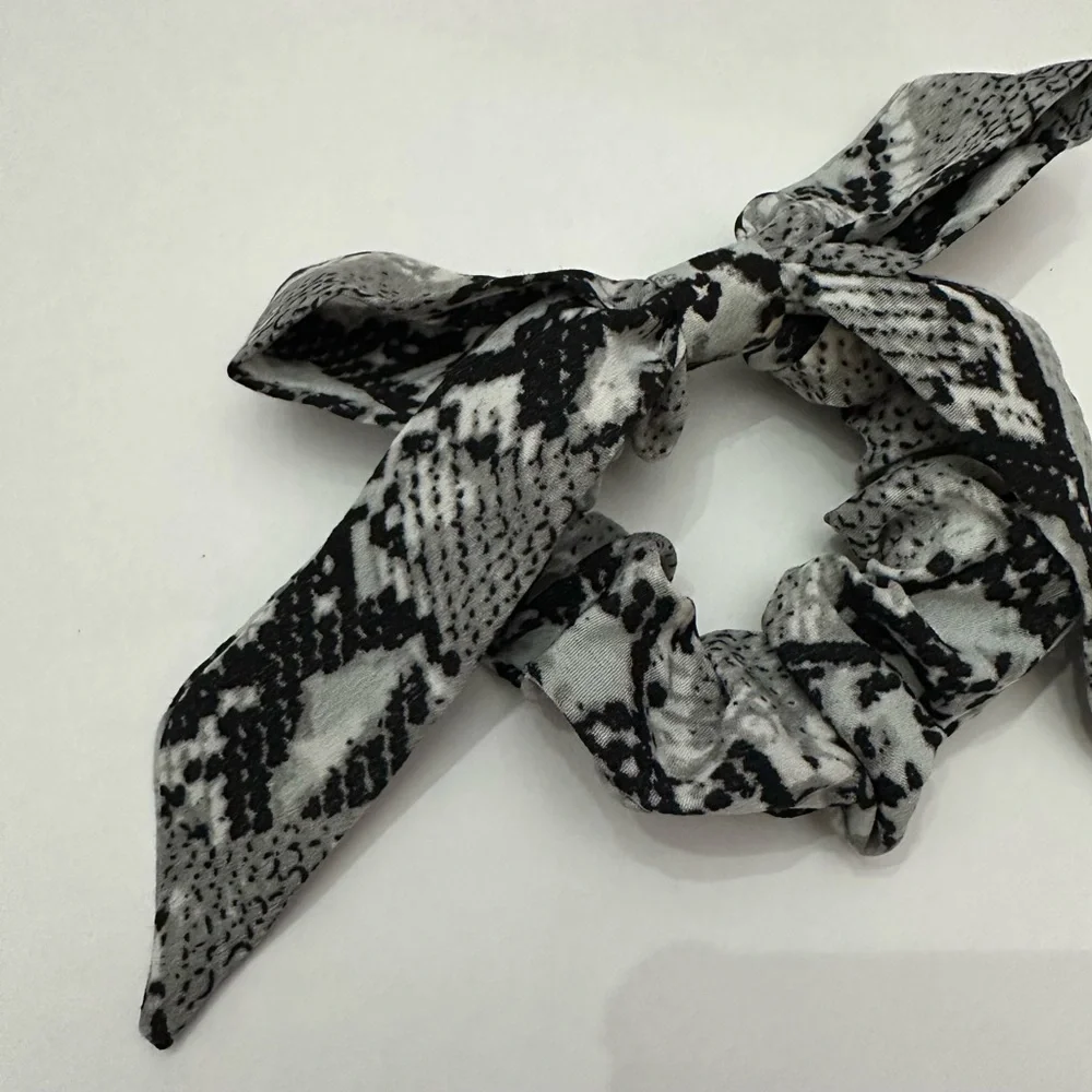 NWOT Snakeskin Bow Hair Scrunchie Black White One Size